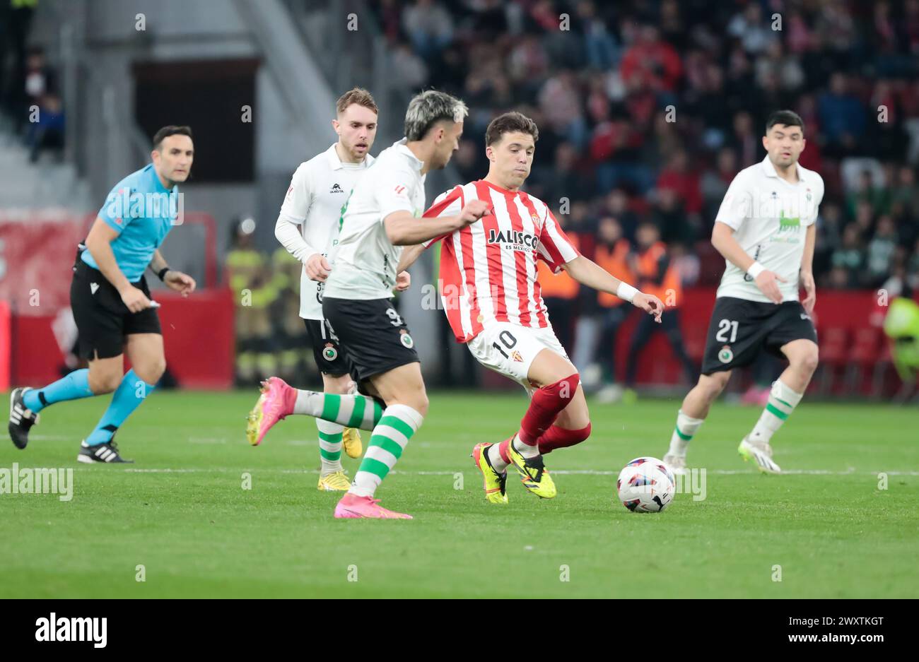 Gijón, Asturien, Nordspanien - LaLiga HYPERMOTION, 2. Liga, Spieltag 33, Real Sporting de Gijón - RC Santander, auf dem Molinón-Feld Stockfoto