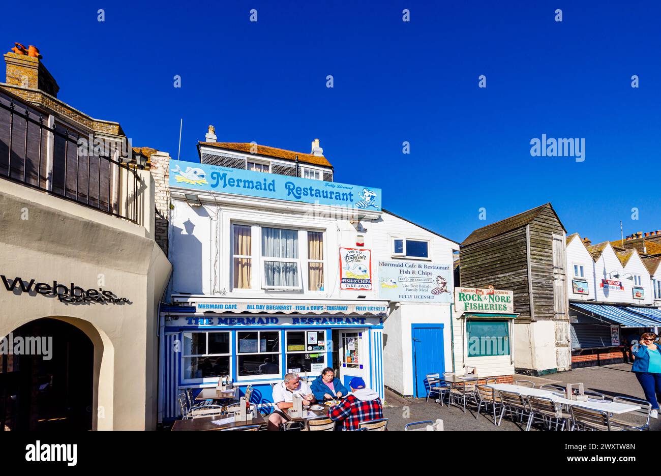 The Mermaid Restaurant, Café und Fisch- und Chips-Shop in der Rock-a-Nore Road im Stade in der Altstadt von Hastings, East Sussex, England Stockfoto