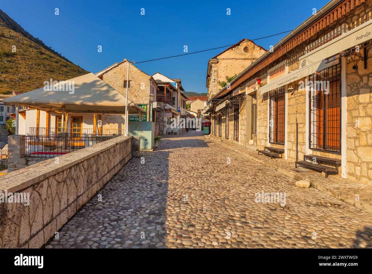 Straße in der Altstadt, Mostar, Bosnien Stockfoto