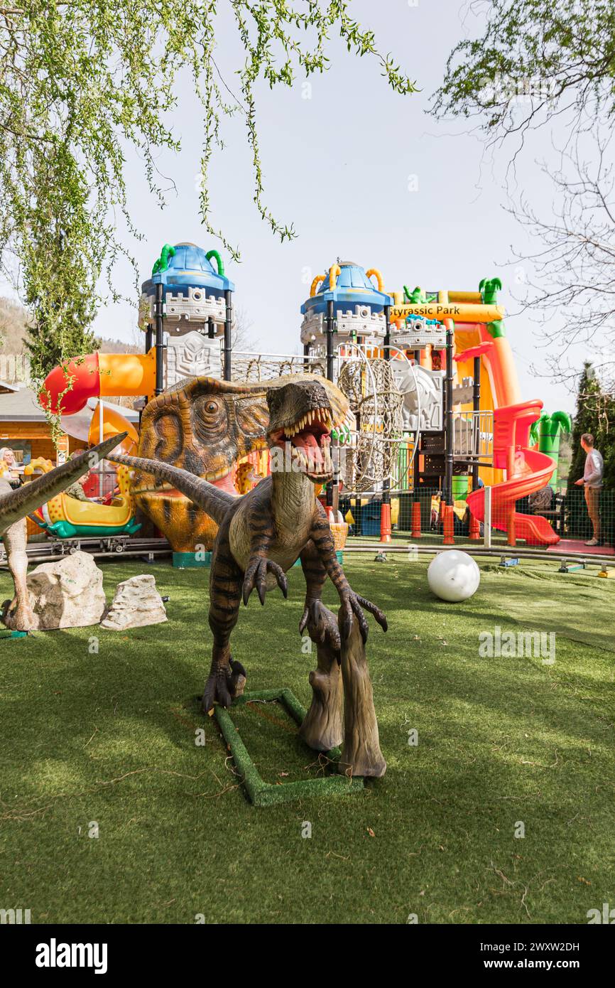 Velociraptor in einem Vergnügungspark in österreich. Stockfoto