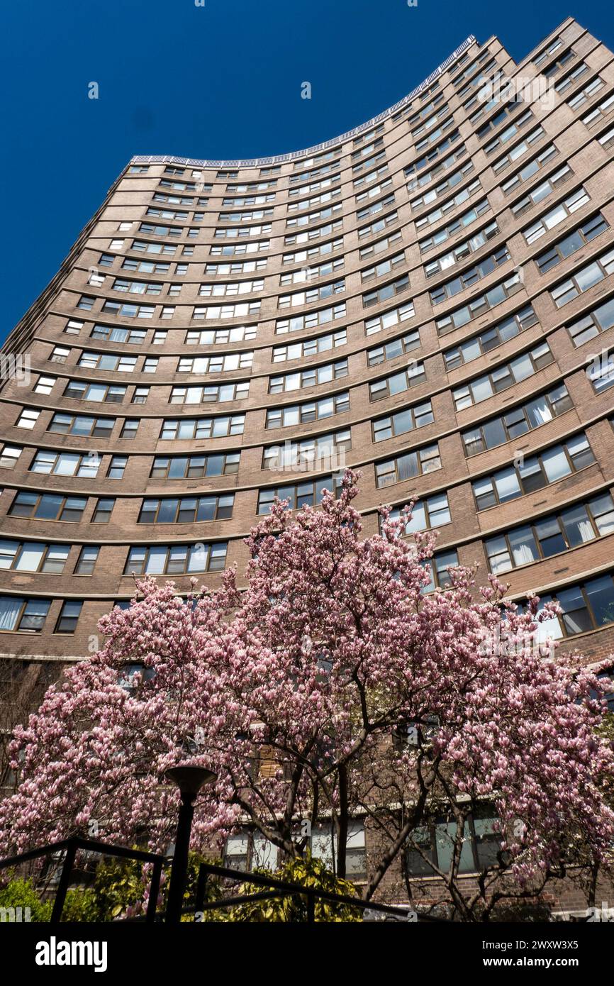 225 E. 36th St. ist ein luxuriöses Wohnhaus in Murray Hill 2024, New York City, USA Stockfoto