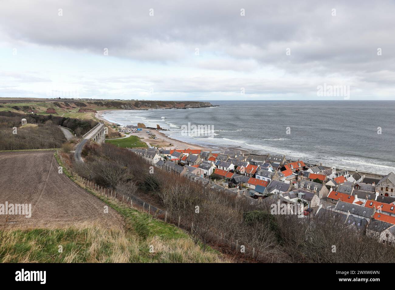 Das Küstendorf Cullen im Frühling, Moray, Schottland, Großbritannien Stockfoto