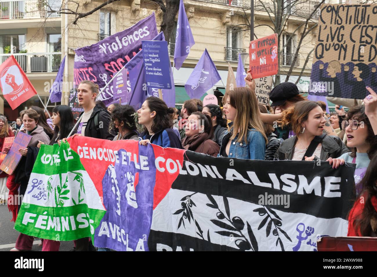 8. märz – Grève féministe. Manifestation à Paris Stockfoto