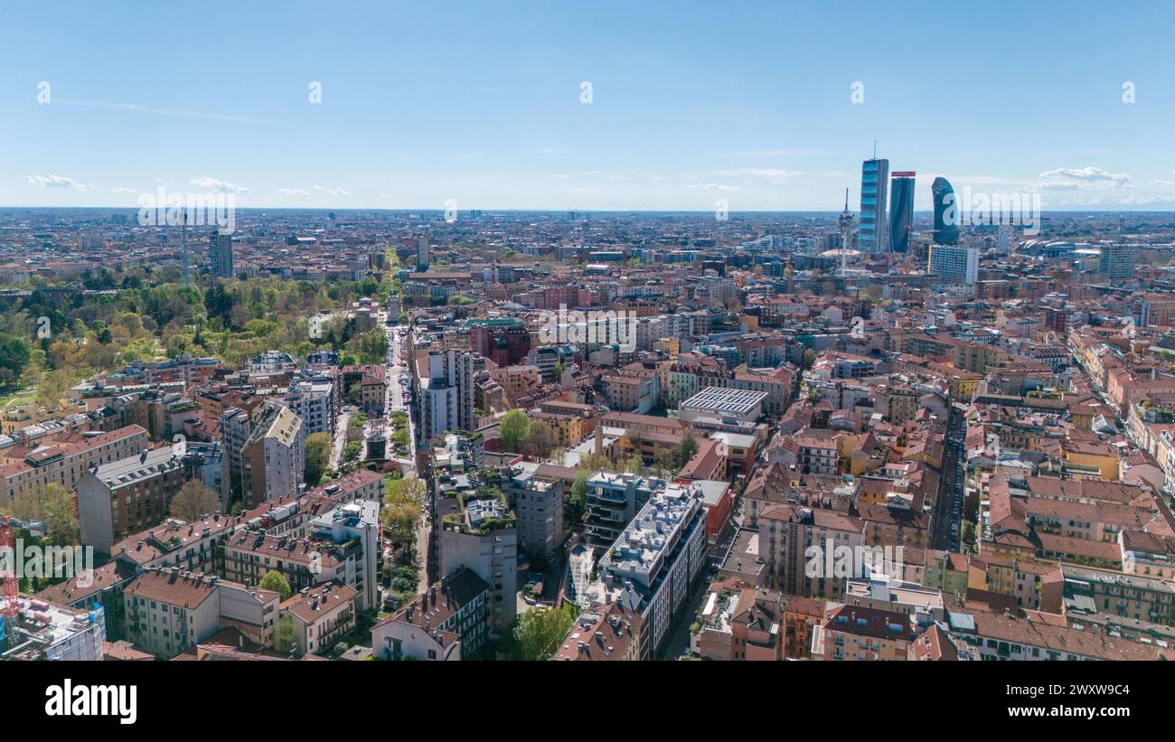 Aus der Vogelperspektive auf CityLife mit dem drei Turm, dem Straight One (Allianz Tower), dem Twisted One (Generali Tower), dem gebogenen Turm. Mailand Italien Stockfoto