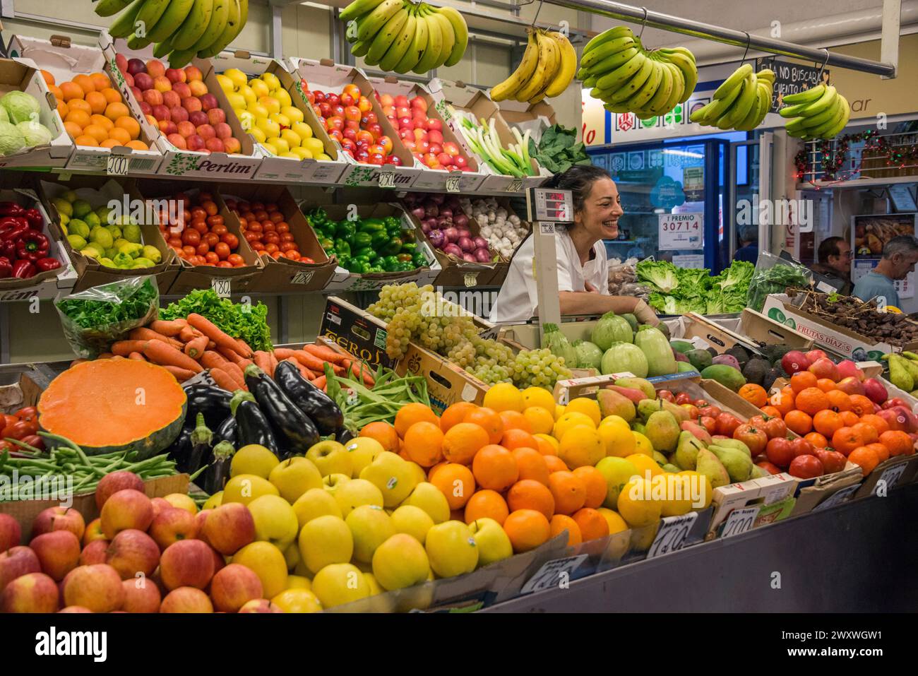 Verkauf von Obst und Gemüse auf dem Markt in La Laguna, Kanarische Inseln Stockfoto
