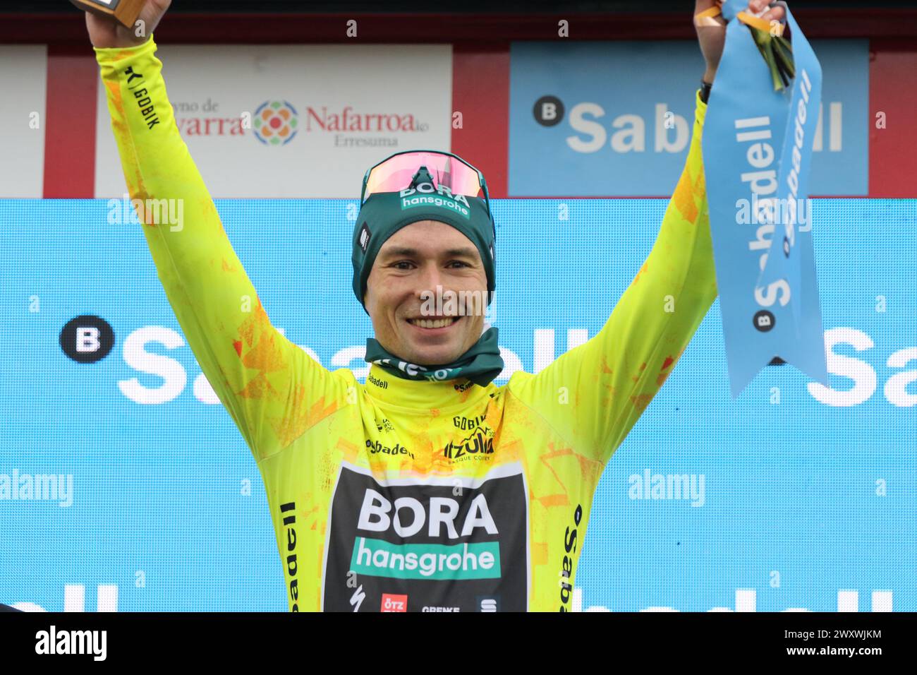 Primoz Roglic Slowenien Bora Hansgrohe spezialisierte sich auf Rennleiter gelbes Trikot maillot amarillo Endspurt der 2. Etappe Stockfoto