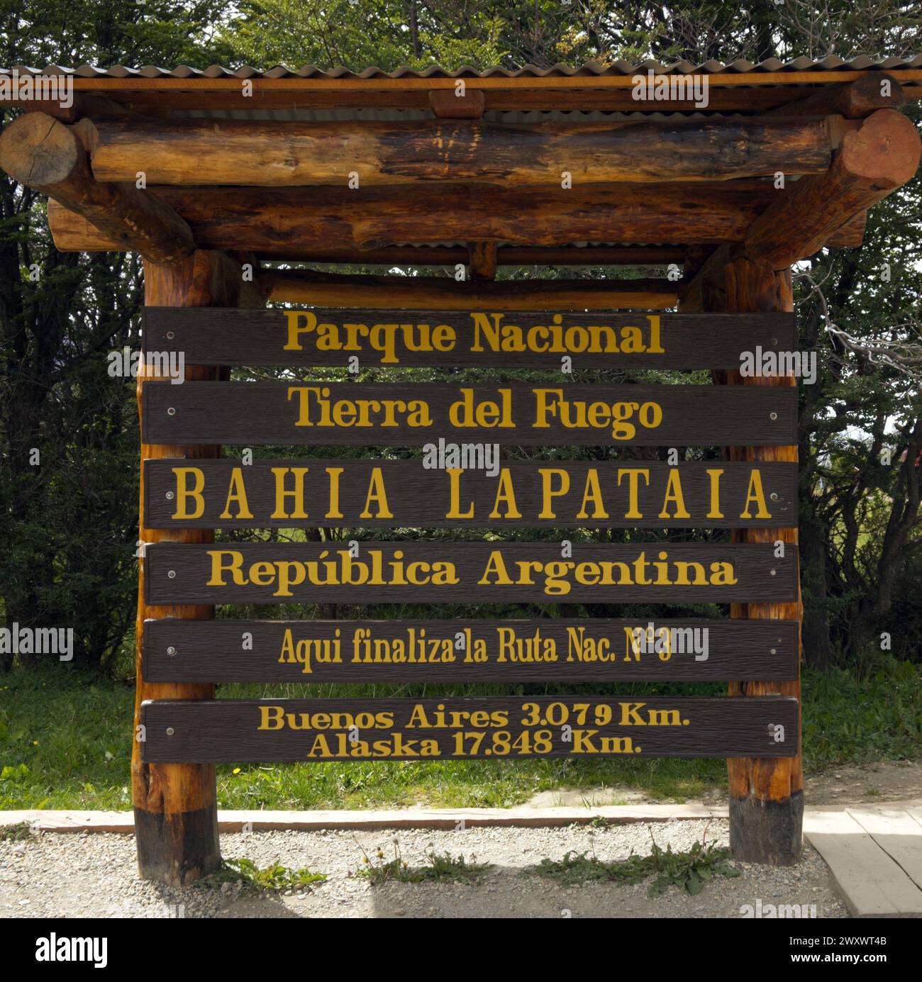 Ende der Route 3 in Bahia Lapataia im Parque Nacional Tierra del Fuego in Argentinien, Südamerika Stockfoto