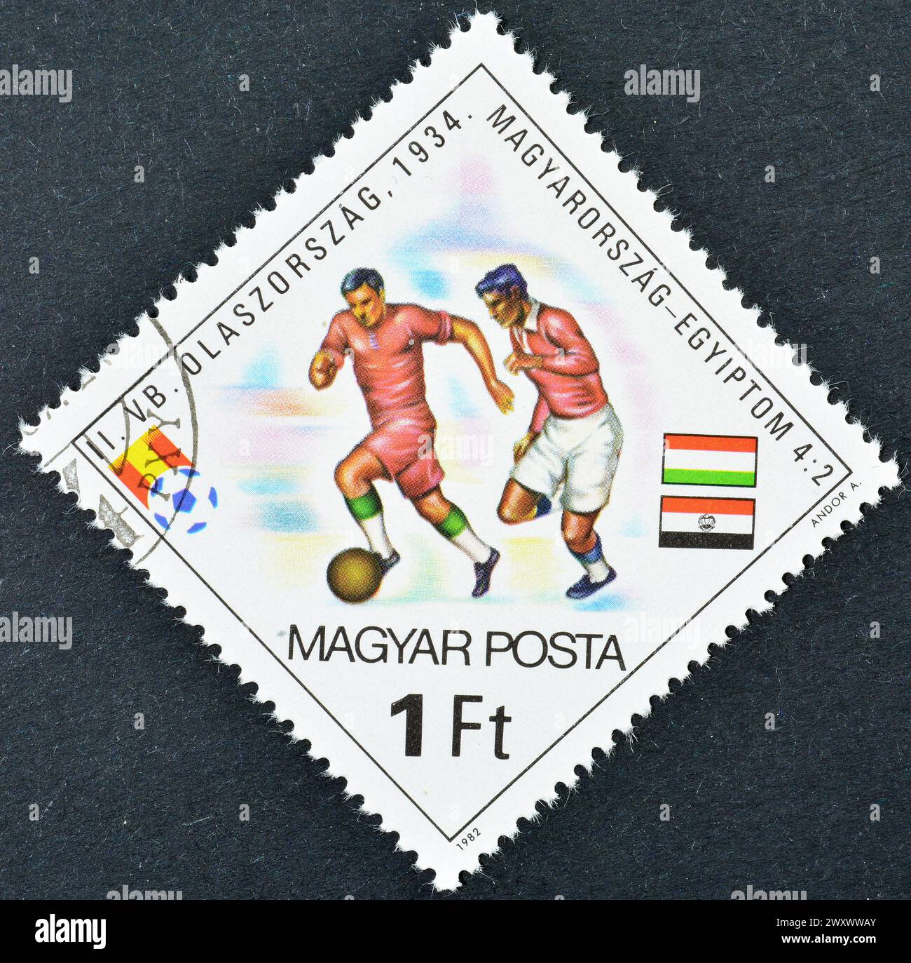 Gestohlene Briefmarke, gedruckt von Ungarn, die die FIFA-Weltmeisterschaft 1982 – Spanien, um 1982 fördert. Stockfoto