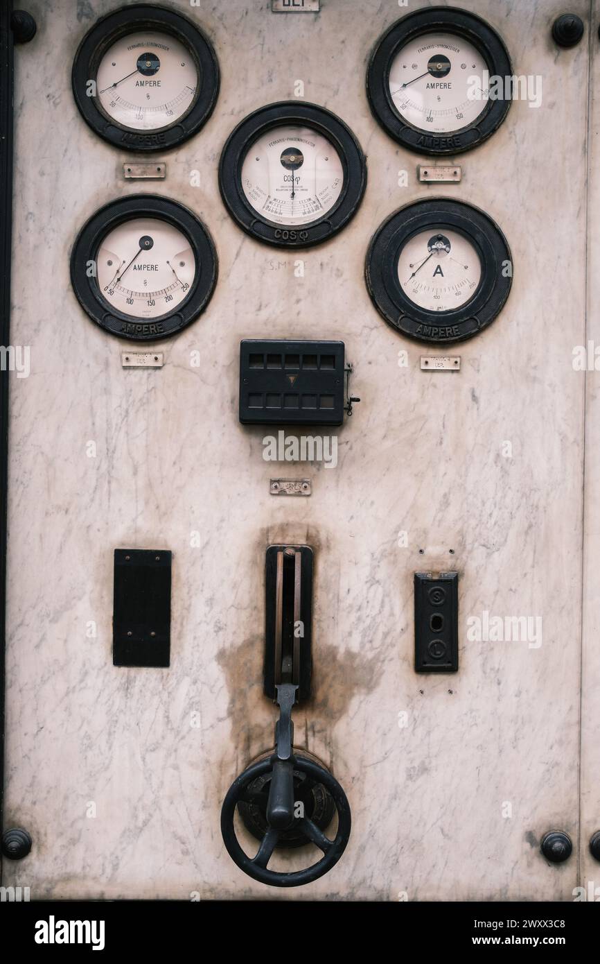 Tram-Museum Von Porto. Museu do Carro Eléctrico. Eine ehemalige Stromstation, die ein Museum beherbergt, das der Geschichte der Straßenbahnen in Porto gewidmet ist. 2. April Stockfoto