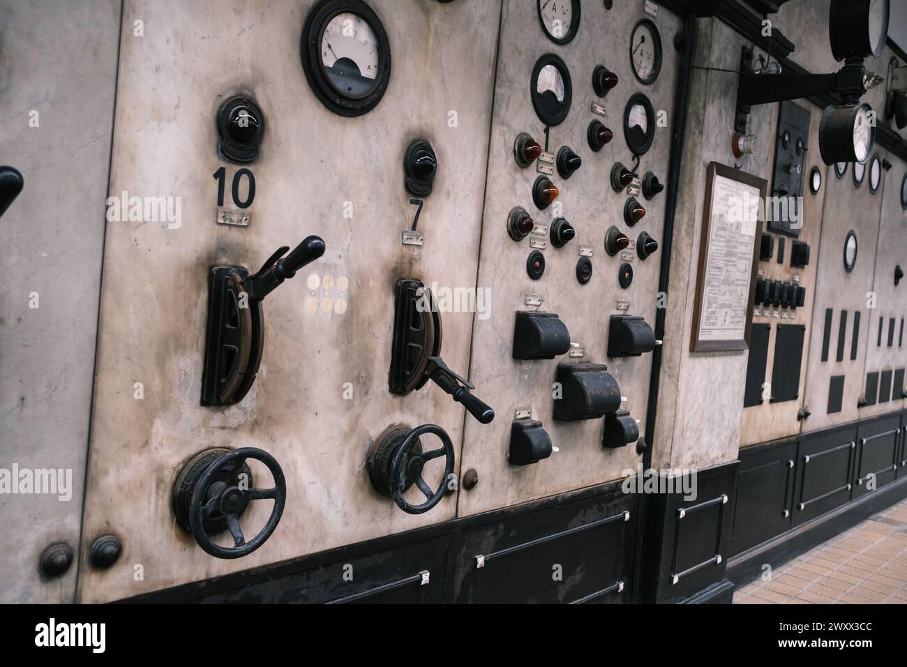 Tram-Museum Von Porto. Museu do Carro Eléctrico. Eine ehemalige Stromstation, die ein Museum beherbergt, das der Geschichte der Straßenbahnen in Porto gewidmet ist. 2. April Stockfoto