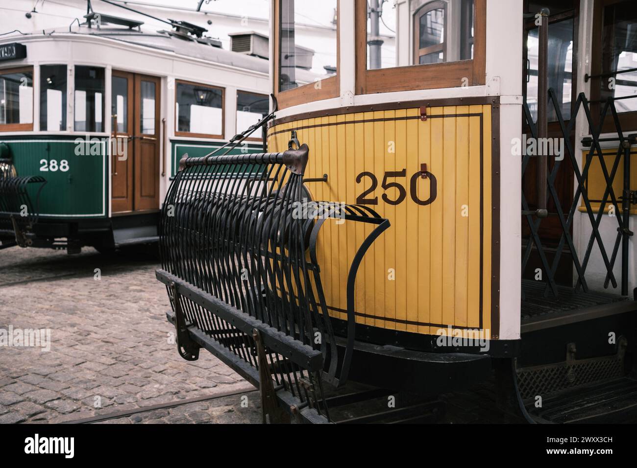 Tram-Museum Von Porto. Museu do Carro Eléctrico. Eine ehemalige Stromstation, die ein Museum beherbergt, das der Geschichte der Straßenbahnen in Porto gewidmet ist. 2. April Stockfoto