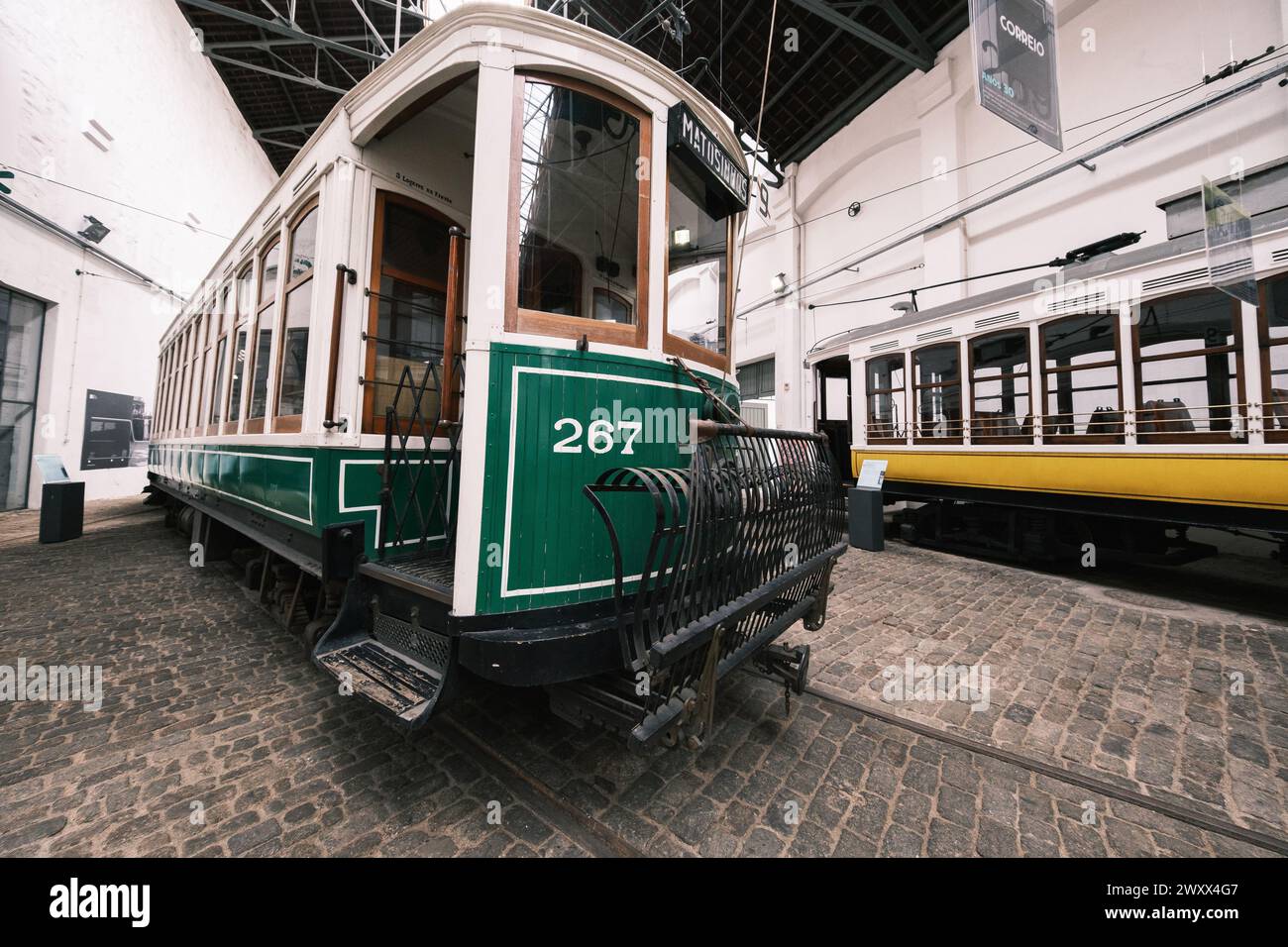 Madrid, Spanien. April 2024. Tram-Museum Von Porto. Museu do Carro Eléctrico. Eine ehemalige Stromstation, die ein Museum beherbergt, das der Geschichte der Straßenbahnen in Porto gewidmet ist. April 2024 Portugal (Foto: Oscar Gonzalez/SIPA USA) Credit: SIPA USA/Alamy Live News Stockfoto