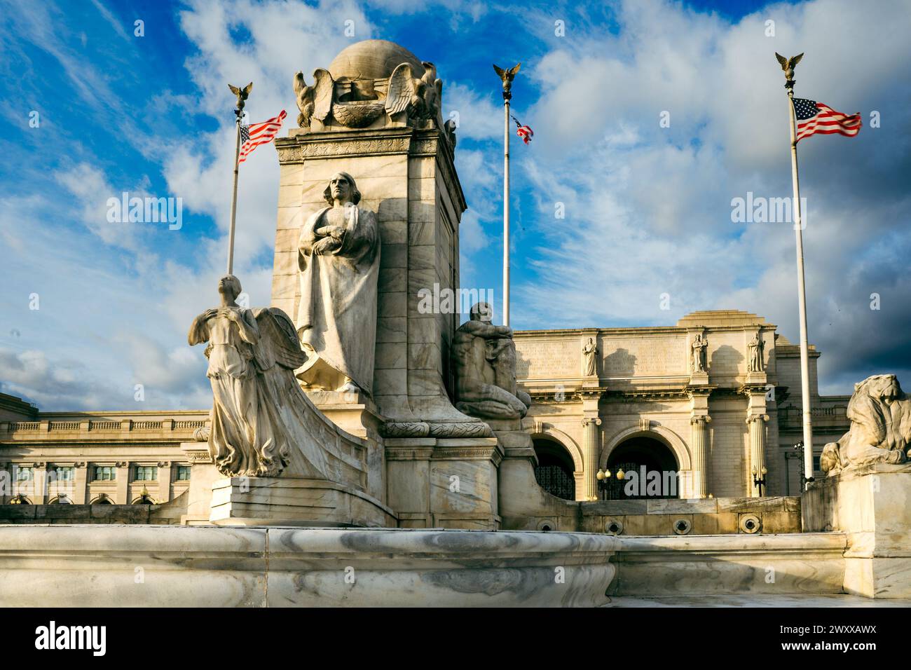 Washington DC – USA – 22. März 2024 berühmter Columbus Circle plaza vor der Washington Union Station. Das Herzstück ist der Columbus-Brunnen, Designe Stockfoto