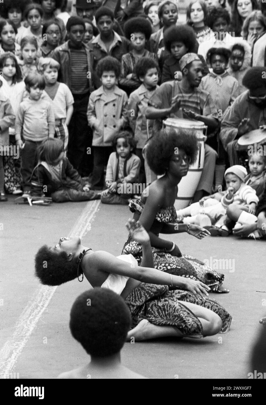 Afro-karibische Tänzer in Fort Greene, 1969, in Clinton und Dekalb Avenues Stockfoto