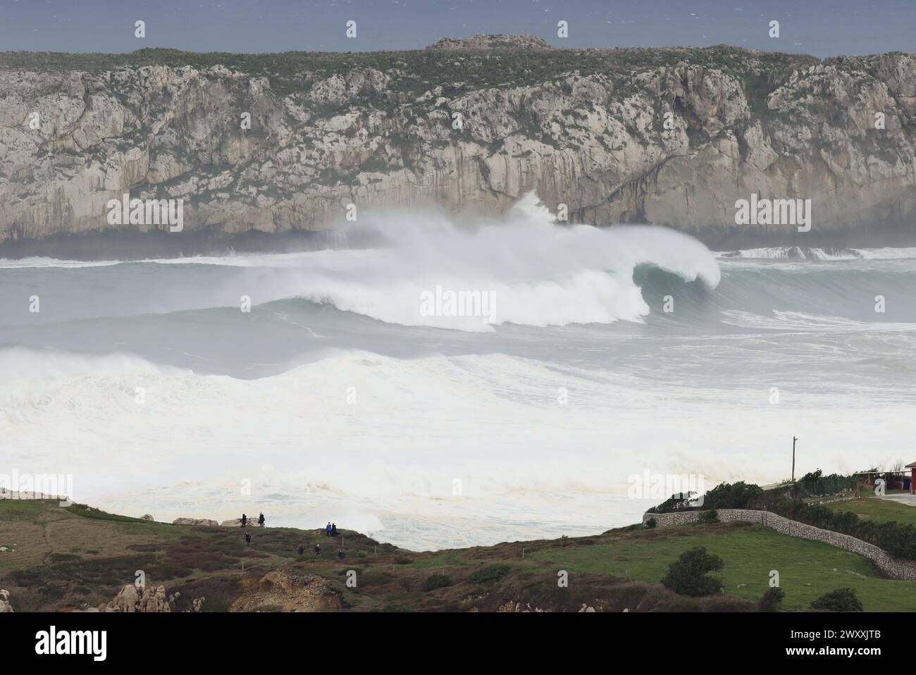 Marejada en el mar Cantábrico. Suances Stockfoto