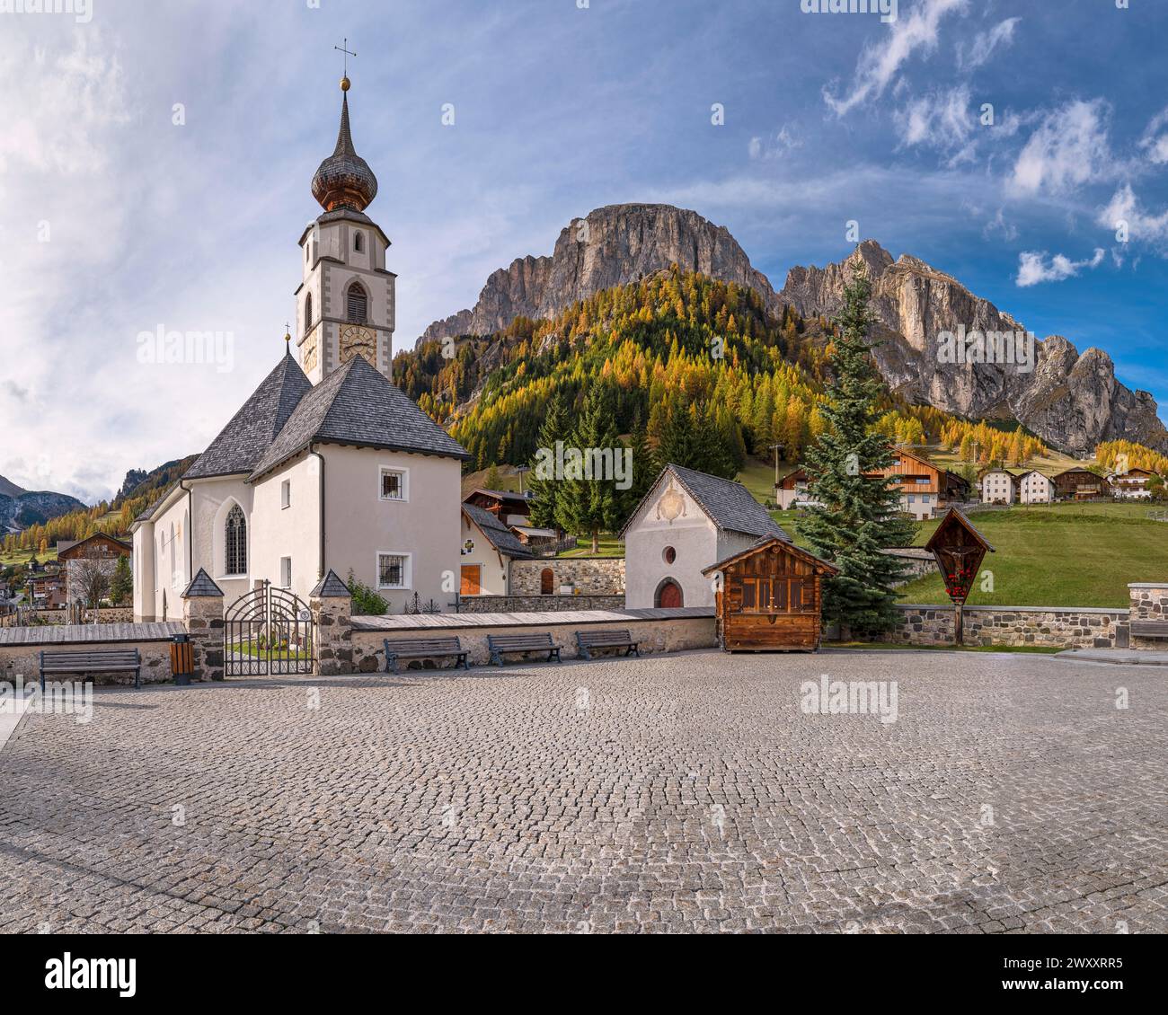 Kirche in Colfosco, Colfosco, Alta Badia, Corvara, Sassongher, Dolomiten, Südtirol Stockfoto