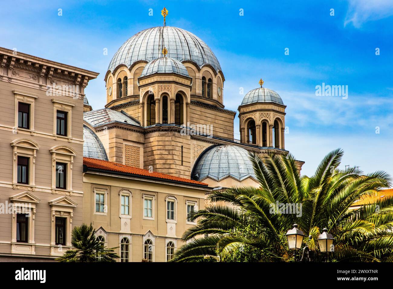 Serbisch-orthodoxe Kirche San Spiridione am Canal Grande im Herzen von Borgo Teresiano, Triest, Hafenstadt an der Adria, Friaul, Italien Stockfoto