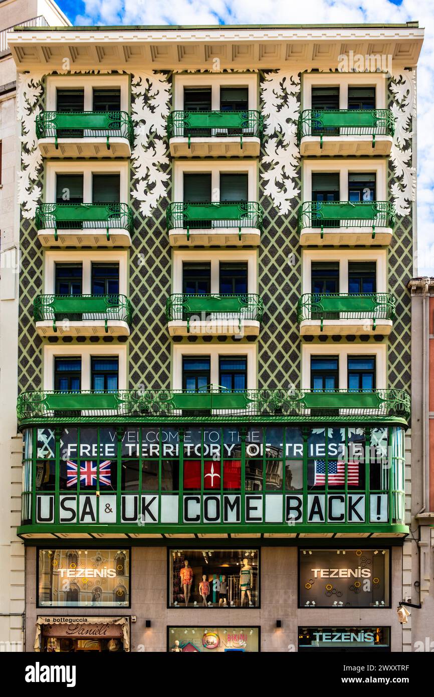 Bartoli Haus, Gewächshaus, berühmtestes Haus im Freiheitsstil, Piazza della Borsa, Triest, Hafenstadt an der Adria, Friaul, Italien, Triest Stockfoto