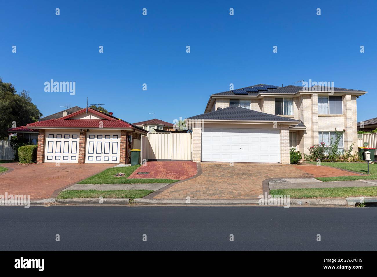 Glenwood, Vorort von Sydney in der Stadt Blacktown, Einfamilienhaus mit Vorgarten und Garagen, Sydney, NSW, Australien Stockfoto