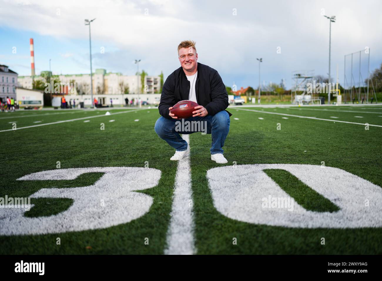 NFL-Spieler Bernhard Raimann bei einer Pressekonferenz anlässlich der American Football European League am Dienstag, den 02. April 2024, in Wien. - 20240402 PD4342 Credit: APA-defacto Datenbank und Contentmanagement GmbH/Alamy Live News Stockfoto