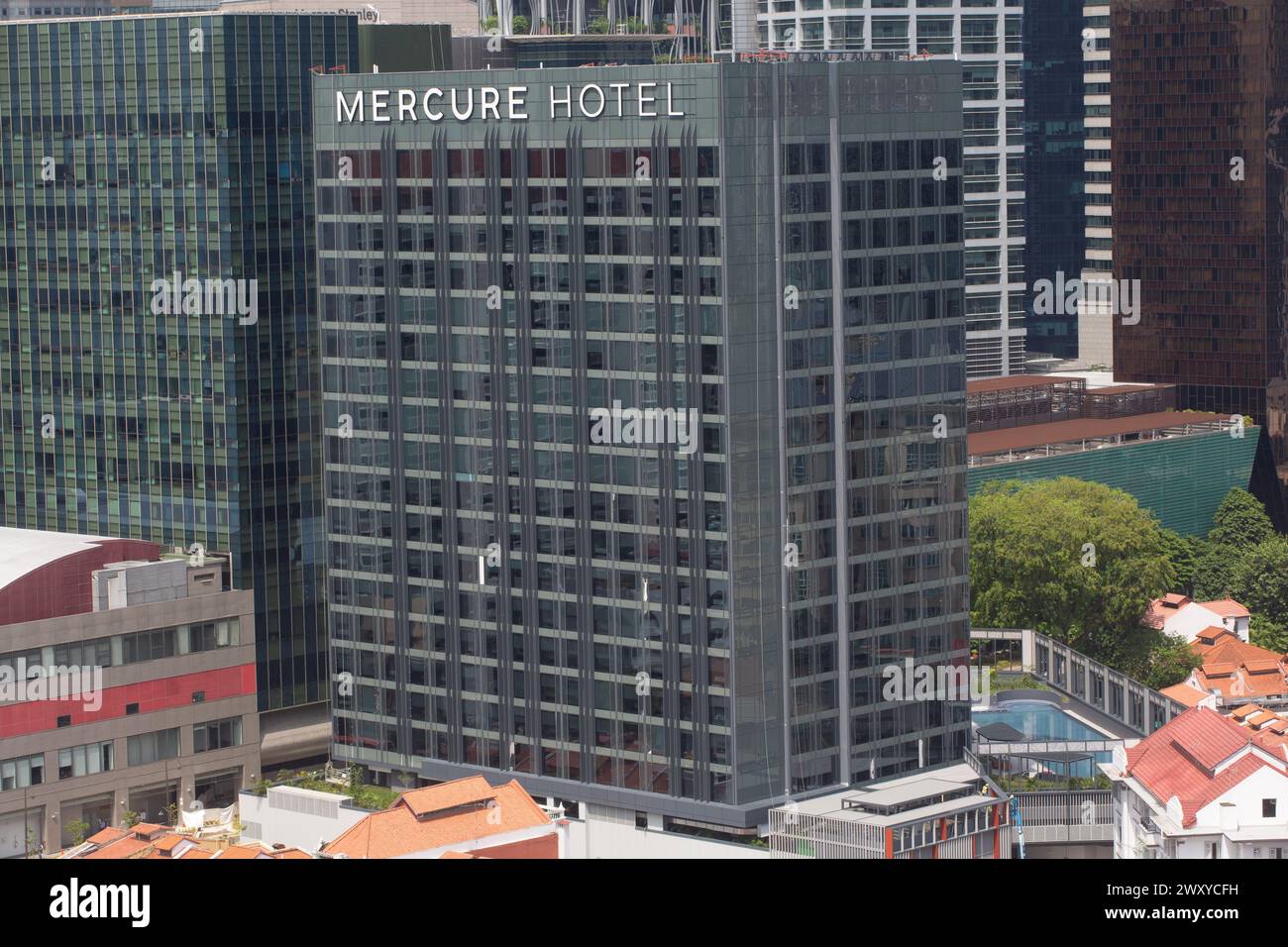 2. April 2024. Architekturdesign der Gastlichkeit des Mercure Hotels in Chinatown. Es gibt viele Zimmer, um mit dem Anstieg der Besucherzahlen in Singapur fertig zu werden. Stockfoto