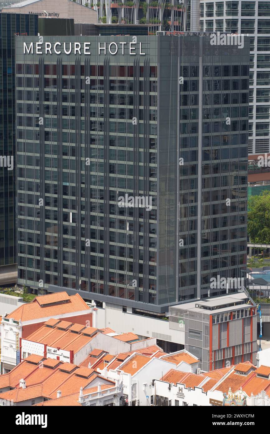 2. April 2024. Architekturdesign der Gastlichkeit des Mercure Hotels in Chinatown. Es gibt viele Zimmer, um mit dem Anstieg der Besucherzahlen in Singapur fertig zu werden. Stockfoto