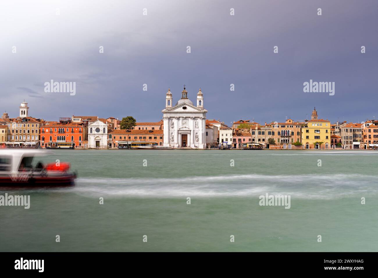 Italien, Venedig: Die Kirche Santa Maria del Rosario (St. Maria des Rosenkranzes) von der Insel Giudecca aus gesehen Stockfoto