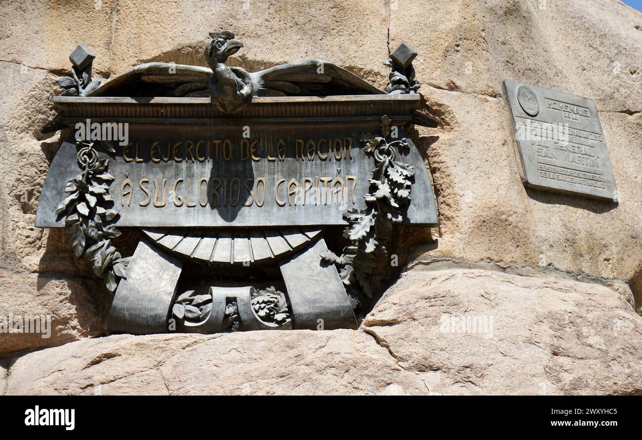 Gedenktafel am Denkmal für General San Martín auf der Plaza San Martin. Stockfoto