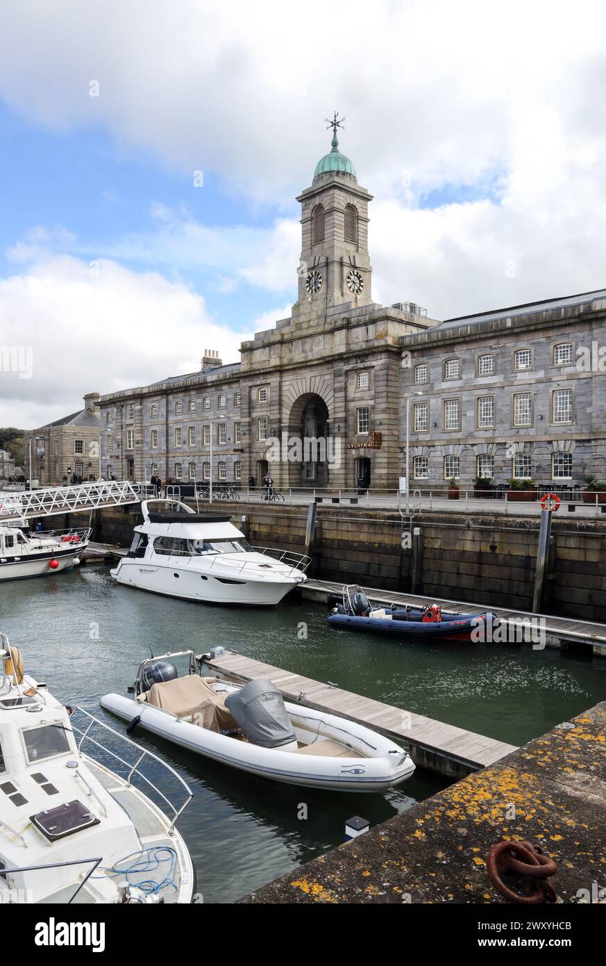 Das Melville-Gebäude am Royal William Yard in Stonehouse Plymouth. Die ehemalige MOD-Glaswerft wird von Urban Splash entwickelt. Ein Everyman-Kino Stockfoto