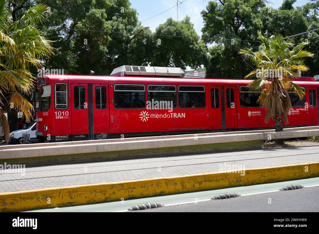 Rote MendoTran elektrische Tramcar 1010. Stockfoto