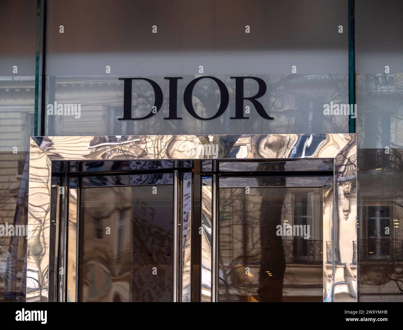 Paris 8e Arrondissement. Dior Shop auf der champs Elysees Avenue. Ile de France. Frankreich. Europa Stockfoto