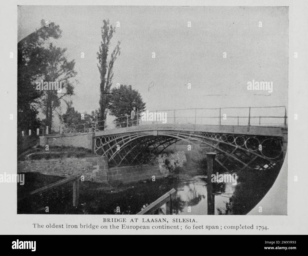 Brücke in Laasan, Schlesien [ Polen ]. Ich liege die älteste Eisenbrücke auf dem europäischen Kontinent; 60 Meter Spannweite; fertiggestellt 1794. Aus dem Artikel EUROPÄISCHER UND AMERIKANISCHER BRÜCKENBAU. Von Gustav Lindenthal. Vom Engineering Magazine widmet sich Industrial Progress Band XV 1898 The Engineering Magazine Co Stockfoto