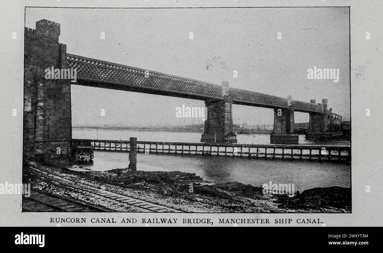 Der Manchester Ship CANAL ist eine 36 mi (58 km) lange Binnenwasserstraße im Nordwesten Englands, die Manchester mit der Irischen See verbindet. Mehrere Schleusensätze heben Schiffe etwa 60 ft (18 m) bis zum Endbahnhof des Kanals in Manchester. Zu den Wahrzeichen der Route gehören das Barton Swing Aqueduct, das weltweit einzige Swing Aquädukt, und der Trafford Park, das weltweit erste geplante Industriegebiet und immer noch das größte in Europa. Der Bau begann 1887; er dauerte sechs Jahre und kostete 15 Millionen Pfund Stockfoto