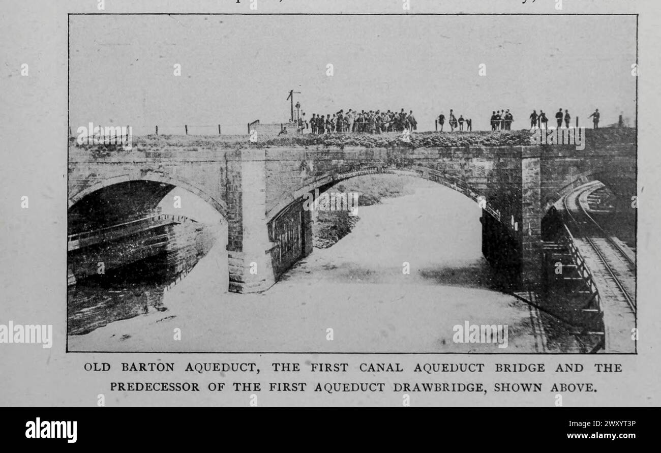 OLD BARTON AQUÄDUKT, DIE ERSTE CANAL AQUÄDUKT BRIDGE der Manchester Ship Canal ist eine 36 mi (58 km) lange Binnenwasserstraße im Nordwesten Englands, die Manchester mit der Irischen See verbindet. Mehrere Schleusen heben Schiffe etwa 60 ft (18 m) bis zum Endbahnhof des Kanals in Manchester. Zu den Wahrzeichen der Route gehören das Barton Swing Aqueduct, das weltweit einzige Swing Aquädukt, und der Trafford Park, das weltweit erste geplante Industriegebiet und immer noch das größte in Europa. Der Bau begann 1887; er dauerte sechs Jahre und kostete 15 Millionen Pfund Stockfoto