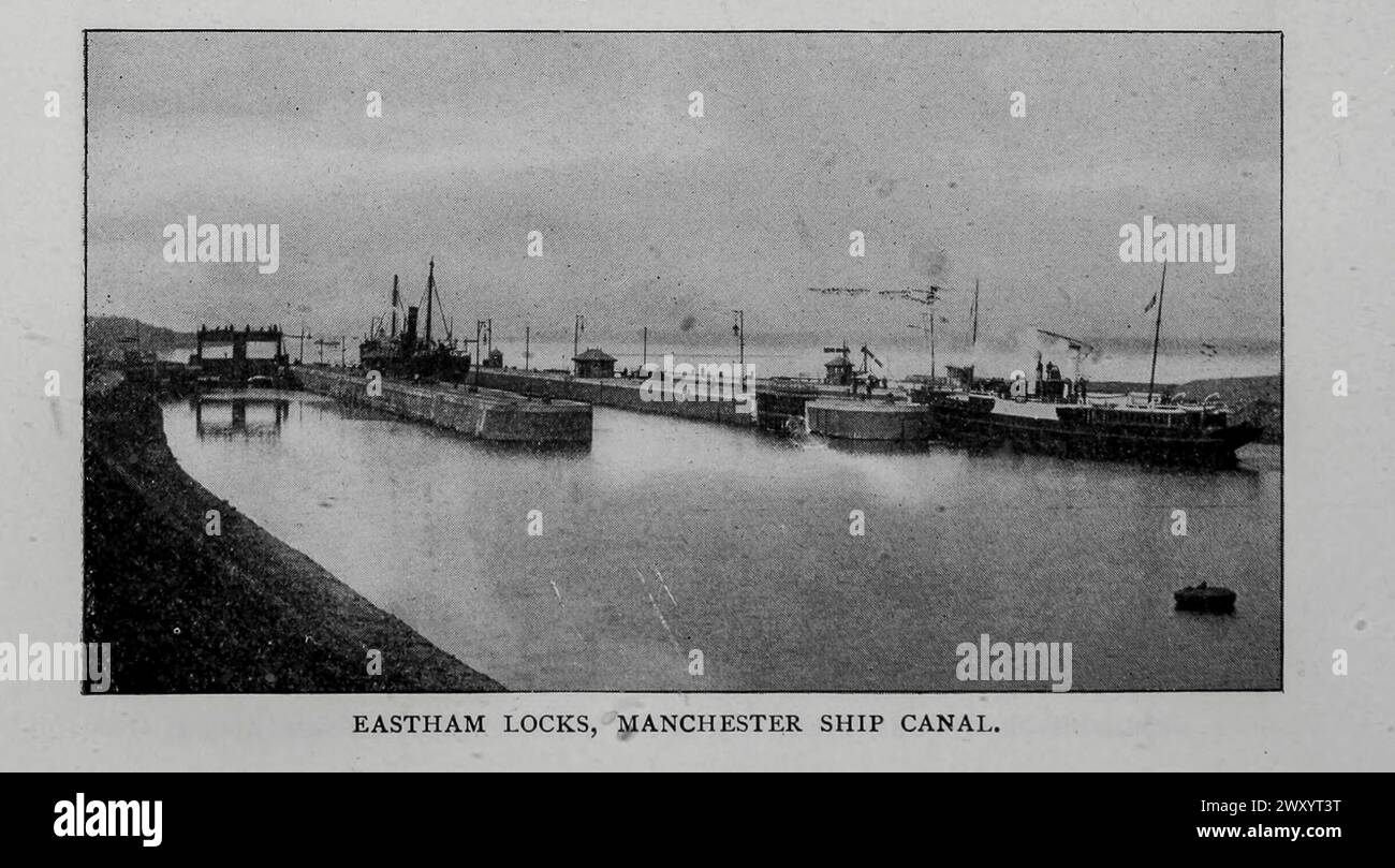 Eastham Lock der Manchester Ship Canal ist eine 36 mi-lange (58 km) Binnenwasserstraße im Nordwesten Englands, die Manchester mit der Irischen See verbindet. Mehrere Schleusensets heben Schiffe etwa 60 ft (18 m) bis zum Endbahnhof des Kanals in Manchester auf. Zu den Wahrzeichen der Route gehören das Barton Swing Aqueduct, das weltweit einzige Swing Aquädukt, und der Trafford Park, das weltweit erste geplante Industriegebiet und immer noch das größte in Europa. Der Bau begann 1887; er dauerte sechs Jahre und kostete 15 Millionen Pfund Stockfoto