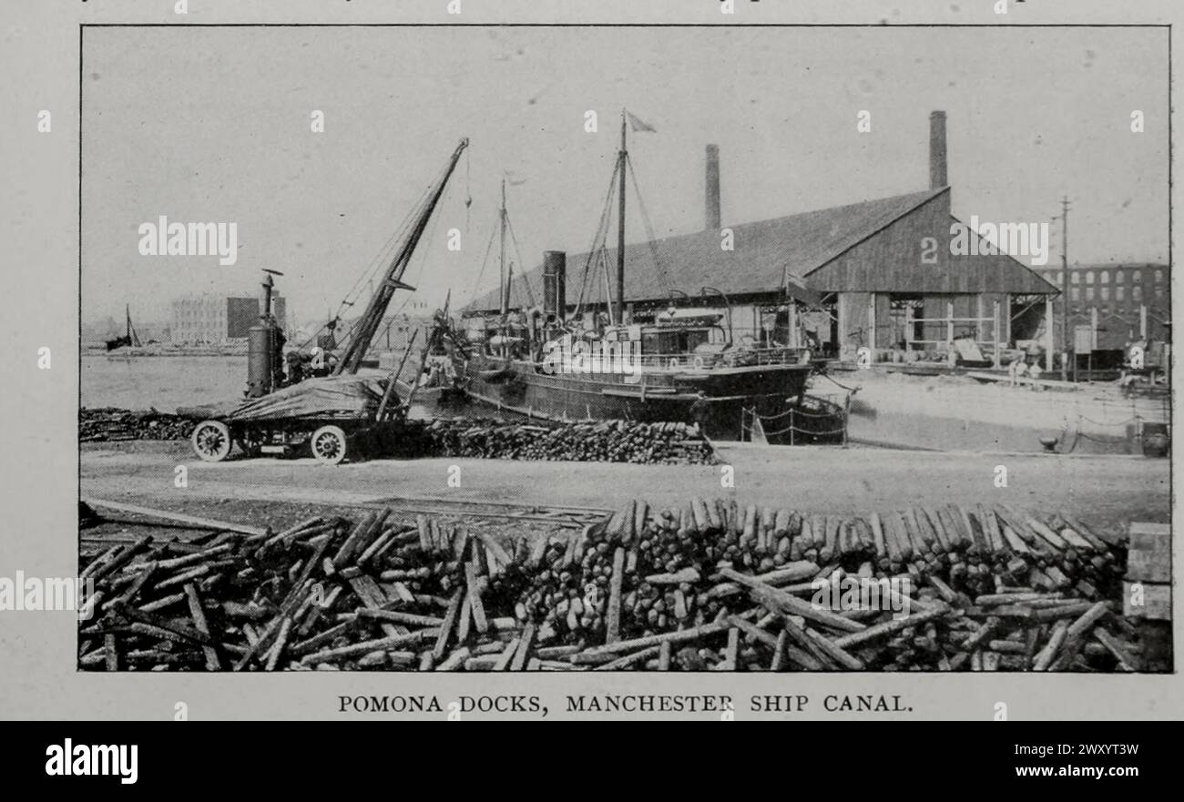 Pomona Docks der Manchester Ship Canal ist eine 36 mi-lange (58 km) Binnenwasserstraße im Nordwesten Englands, die Manchester mit der Irischen See verbindet. Mehrere Schleusensets heben Schiffe etwa 60 ft (18 m) bis zum Endbahnhof des Kanals in Manchester auf. Zu den Wahrzeichen der Route gehören das Barton Swing Aqueduct, das weltweit einzige Swing Aquädukt, und der Trafford Park, das weltweit erste geplante Industriegebiet und immer noch das größte in Europa. Der Bau begann 1887; er dauerte sechs Jahre und kostete 15 Millionen Pfund Stockfoto