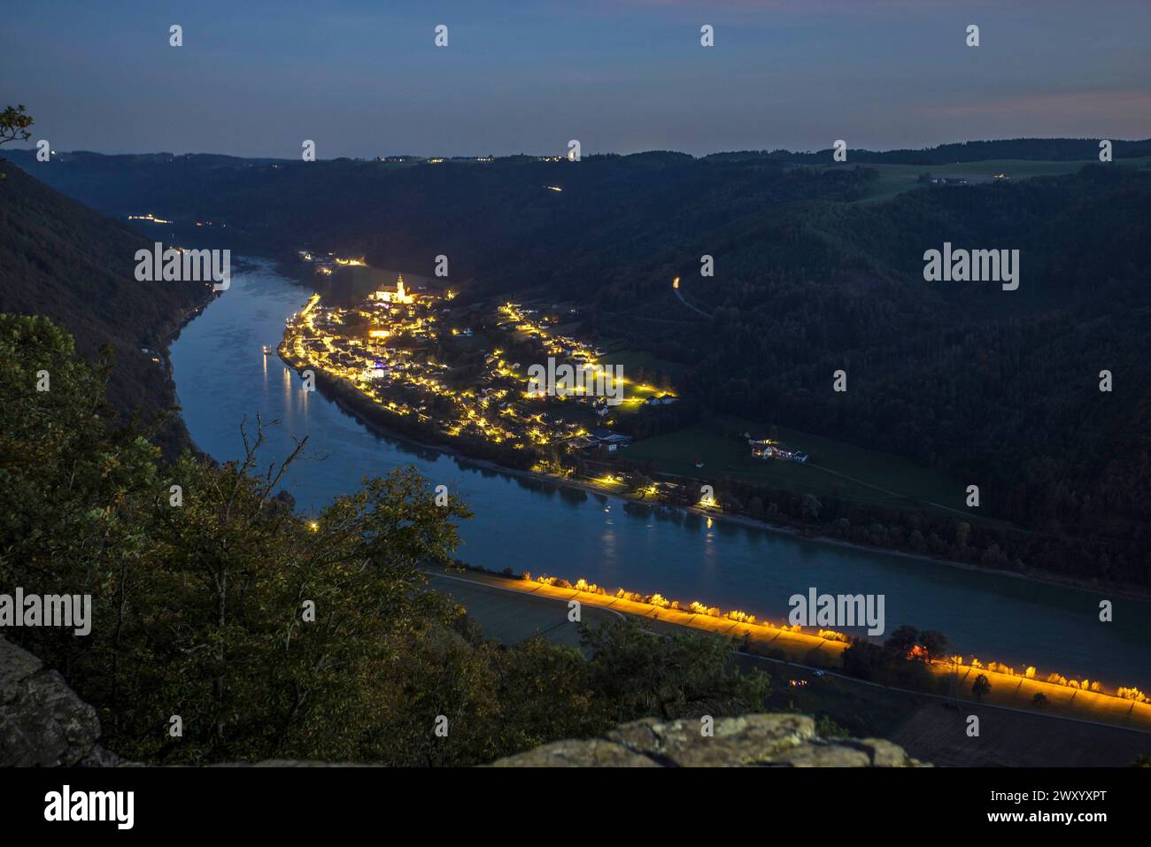 flusslandschaft der Donau bei Jochenstein, Donauhangleiten, Deutschland, Bayern Stockfoto