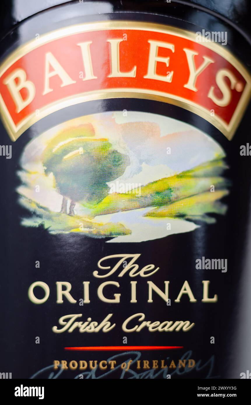LONDON, Vereinigtes Königreich - 22. MÄRZ 2024 Baileys Original Irish Cream Likör, der original Irish Cream Likör, der eine köstliche Kombination aus Cremigkeit bietet, Stockfoto