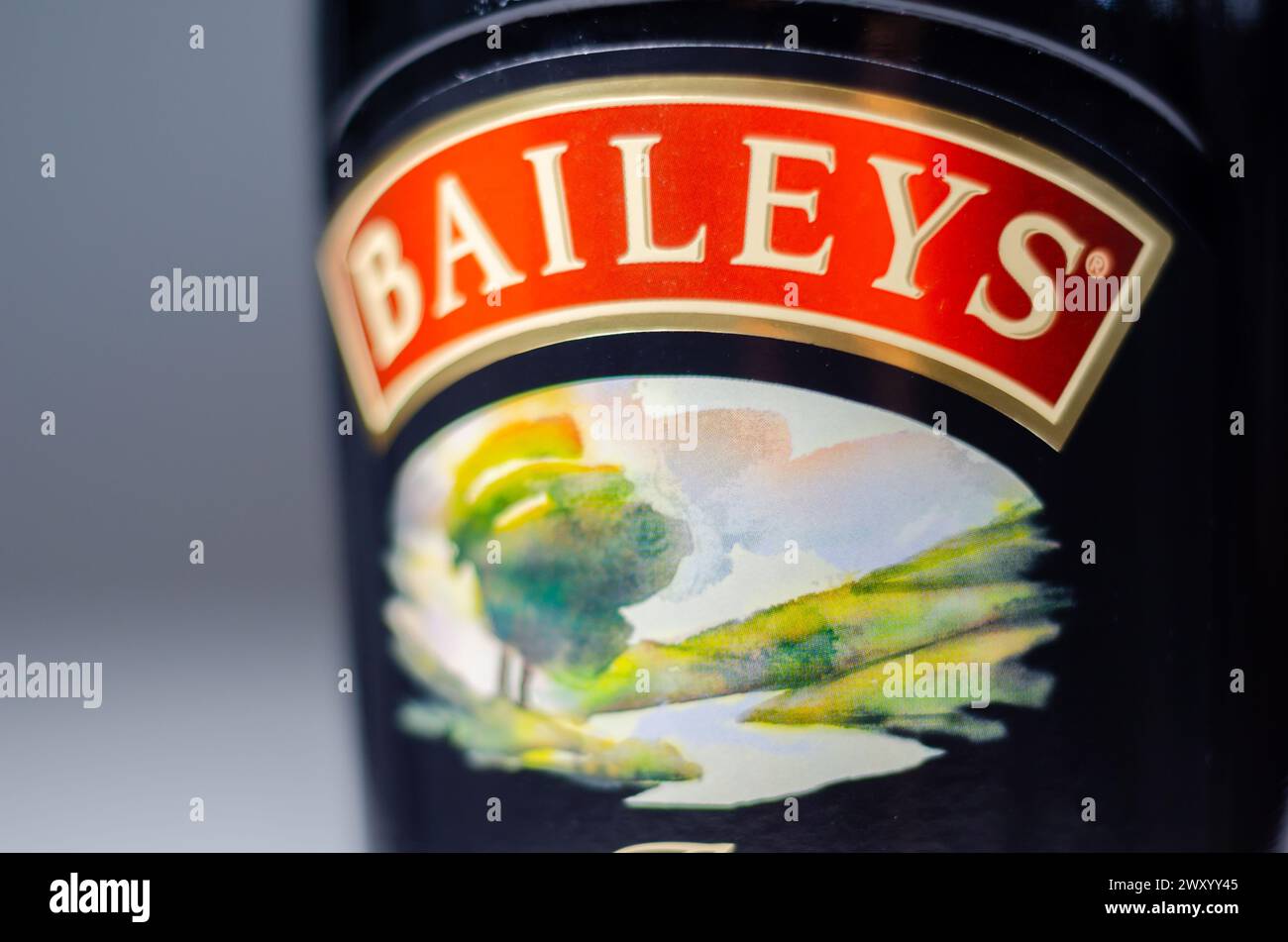 LONDON, Vereinigtes Königreich - 22. MÄRZ 2024 Baileys Original Irish Cream Likör, der original Irish Cream Likör, der eine köstliche Kombination aus Cremigkeit bietet, Stockfoto