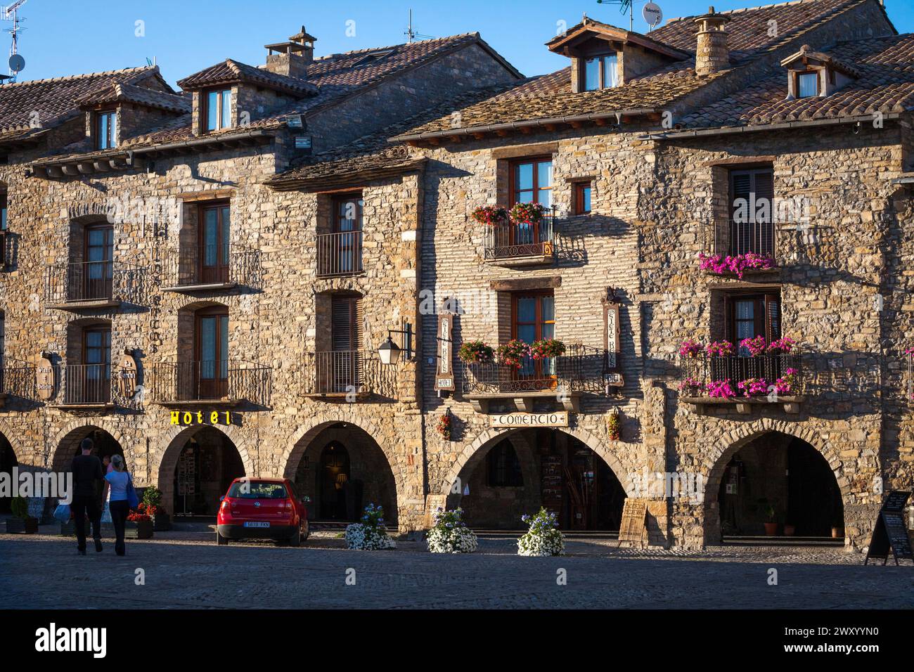Spanien, Aragon: Das Dorf Ainsa-Sobrarbe ist eine der schönsten mittelalterlichen Städte Europas und gehört zum Verband der schönsten VI Stockfoto