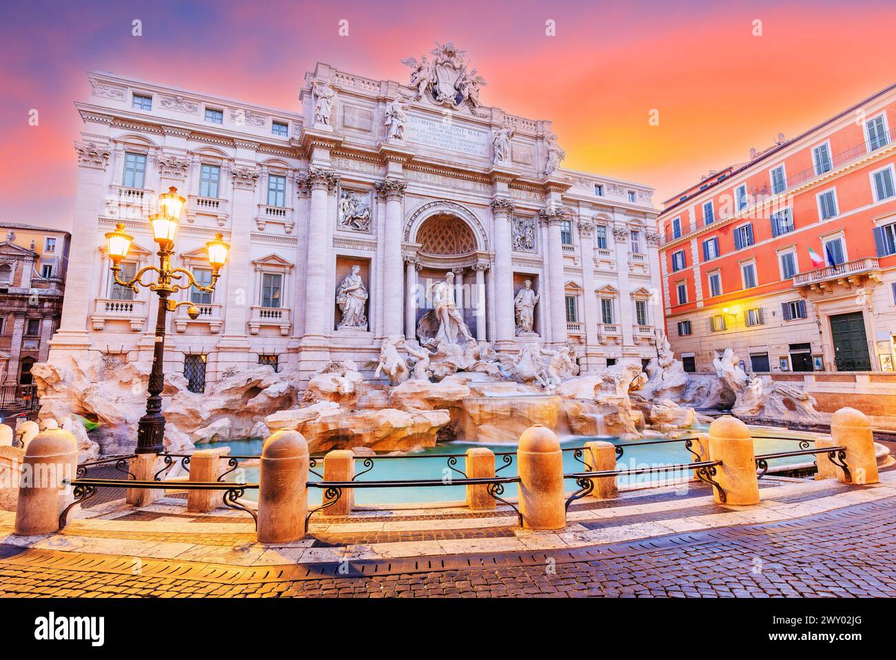 Trevi-Brunnen oder Fontana di Trevi am Morgen. Rom, Italien. Stockfoto