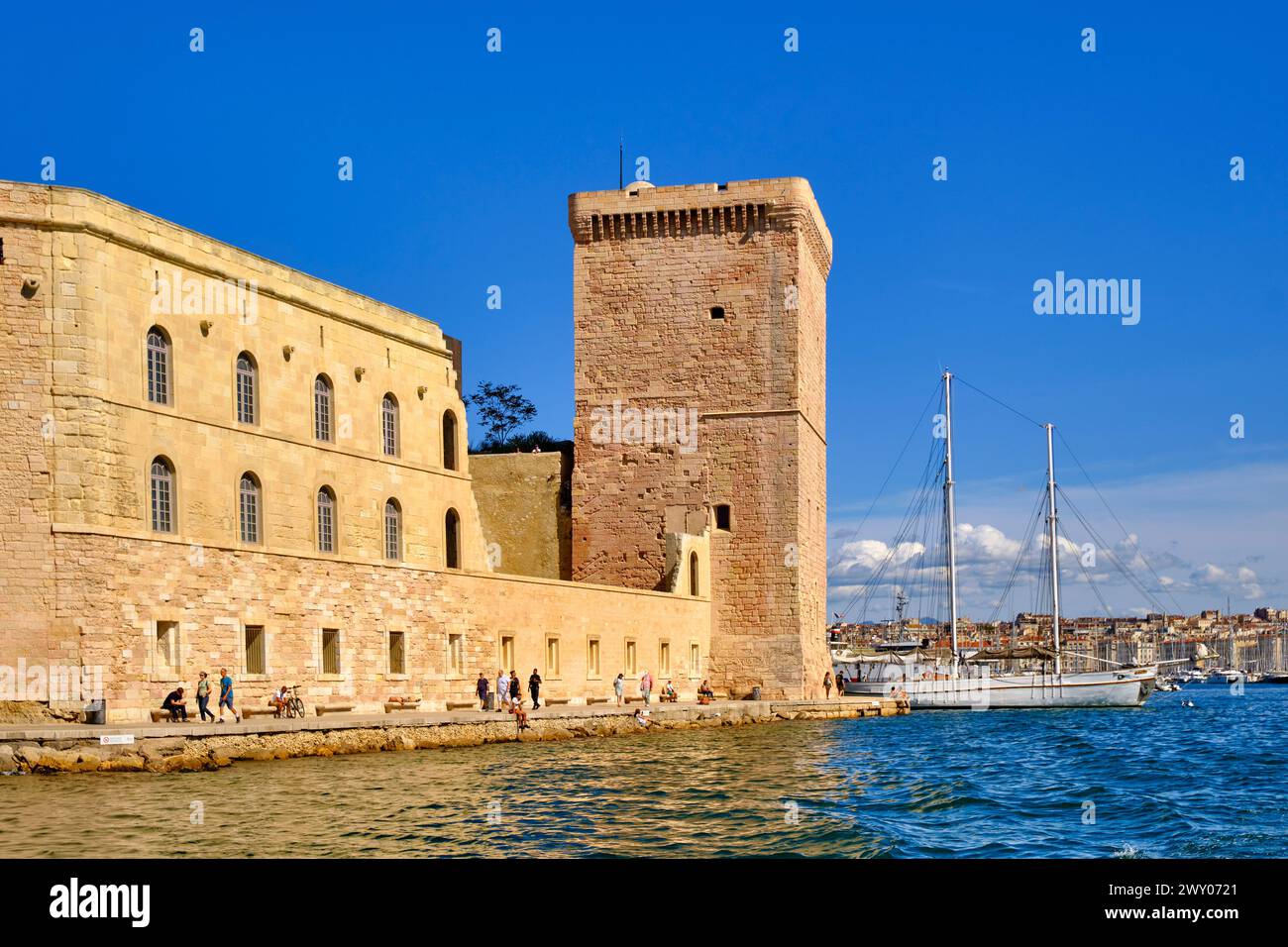 Fort Saint-Jean ist eine Festung in Marseille, die 1660 von Ludwig XIV. Am Eingang zum Alten Hafen (Vieux Port) erbaut wurde. Frankreich Stockfoto