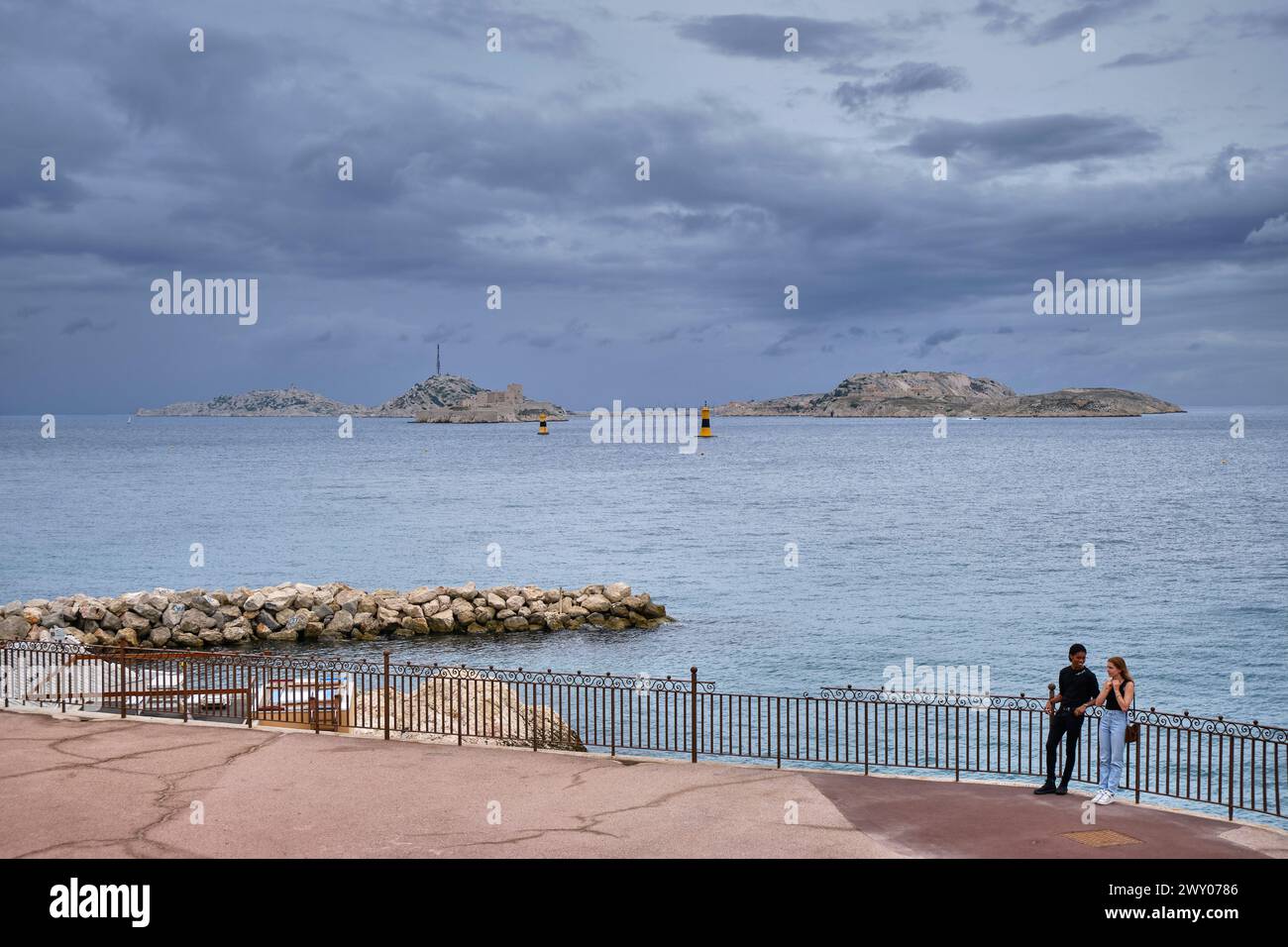 Die Frioul-Inseln und die If Castle-Insel. Vallon des Auffes, Marseille. Frankreich Stockfoto