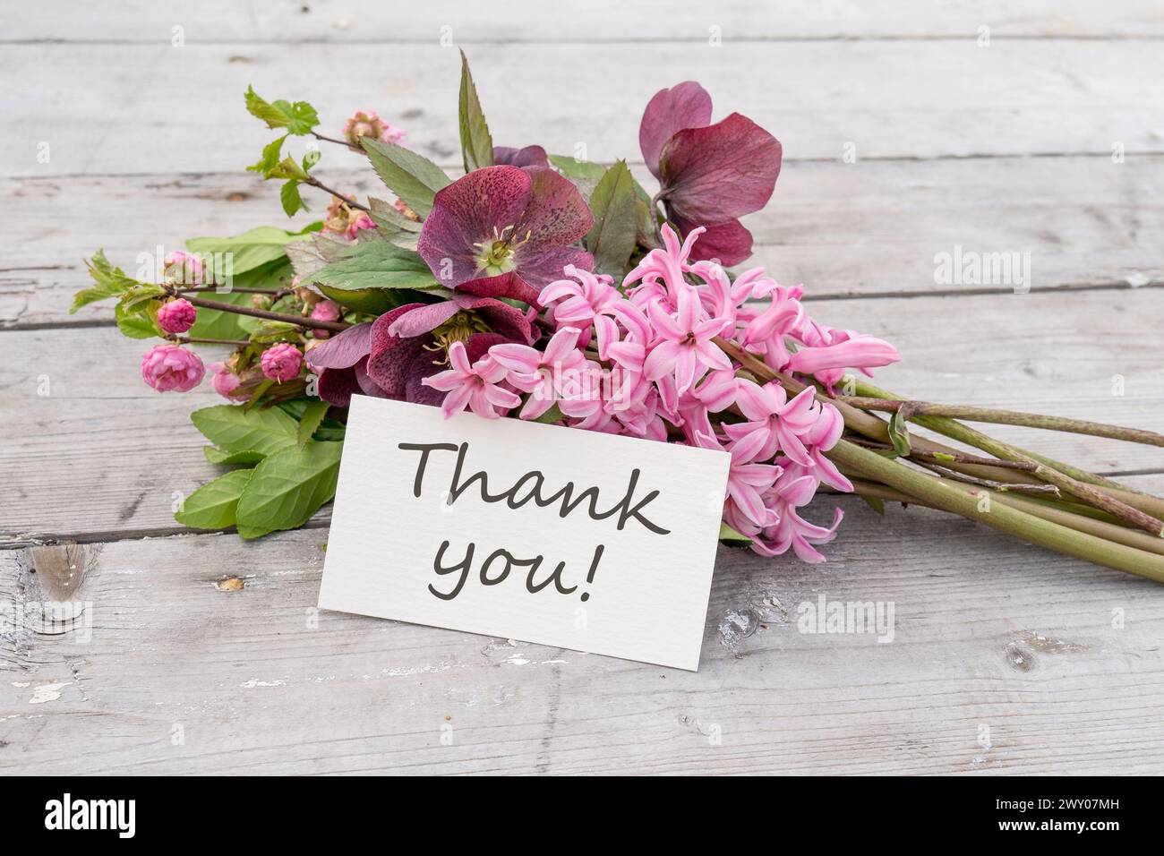 Danke Blumenstrauß – 12 Frische Rosen (rot, Gelb, Orange) Mit Pittosporum & Grün – Inkl. Grußkarte, Blumennahrung & Wasser-Gel – Versand Als Geschenk – Frischegarantie