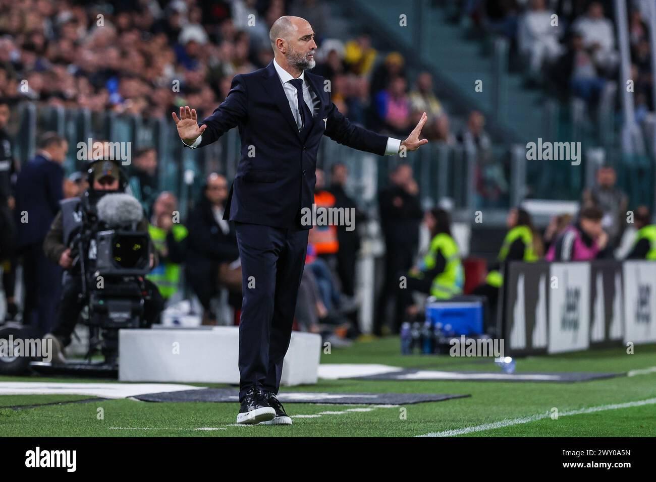 Igor Tudor Head Coach der SS Lazio Gesten während des Halbfinales des 1. Leg-Fußballspiels der Coppa Italia 2023/24 zwischen Juventus FC und SS Lazio im Allianz Stadium. ENDNOTE : Juventus 2 | 0 Lazio (Foto: Fabrizio Carabelli / SOPA Images/SIPA USA) Stockfoto