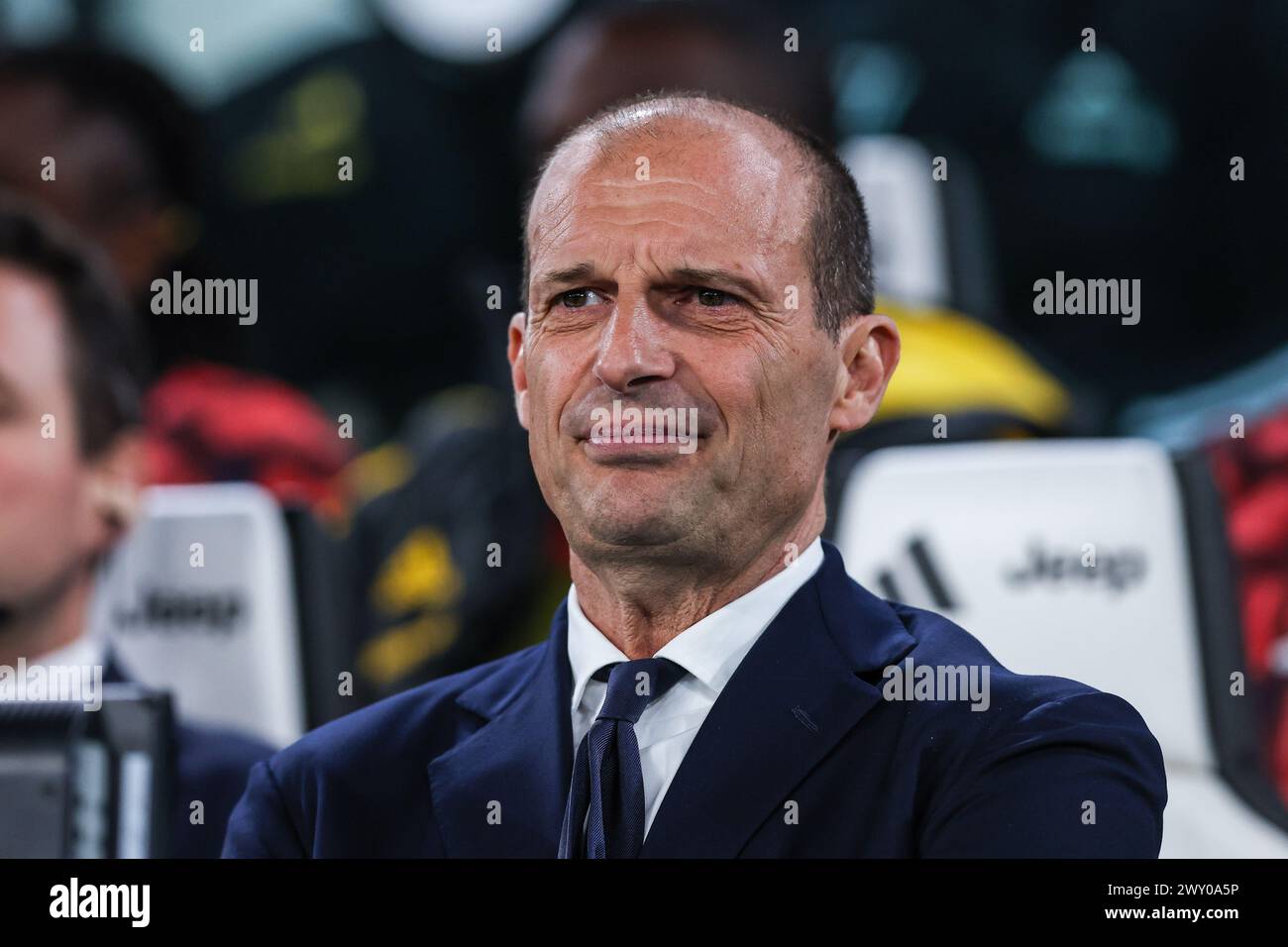 Massimiliano Allegri Head Coach des Juventus FC sieht sich beim Halbfinale des 1. Leg-Fußballspiels Coppa Italia 2023/24 zwischen Juventus FC und SS Lazio im Allianz Stadium an. ENDNOTE : Juventus 2 | 0 Lazio (Foto: Fabrizio Carabelli / SOPA Images/SIPA USA) Stockfoto