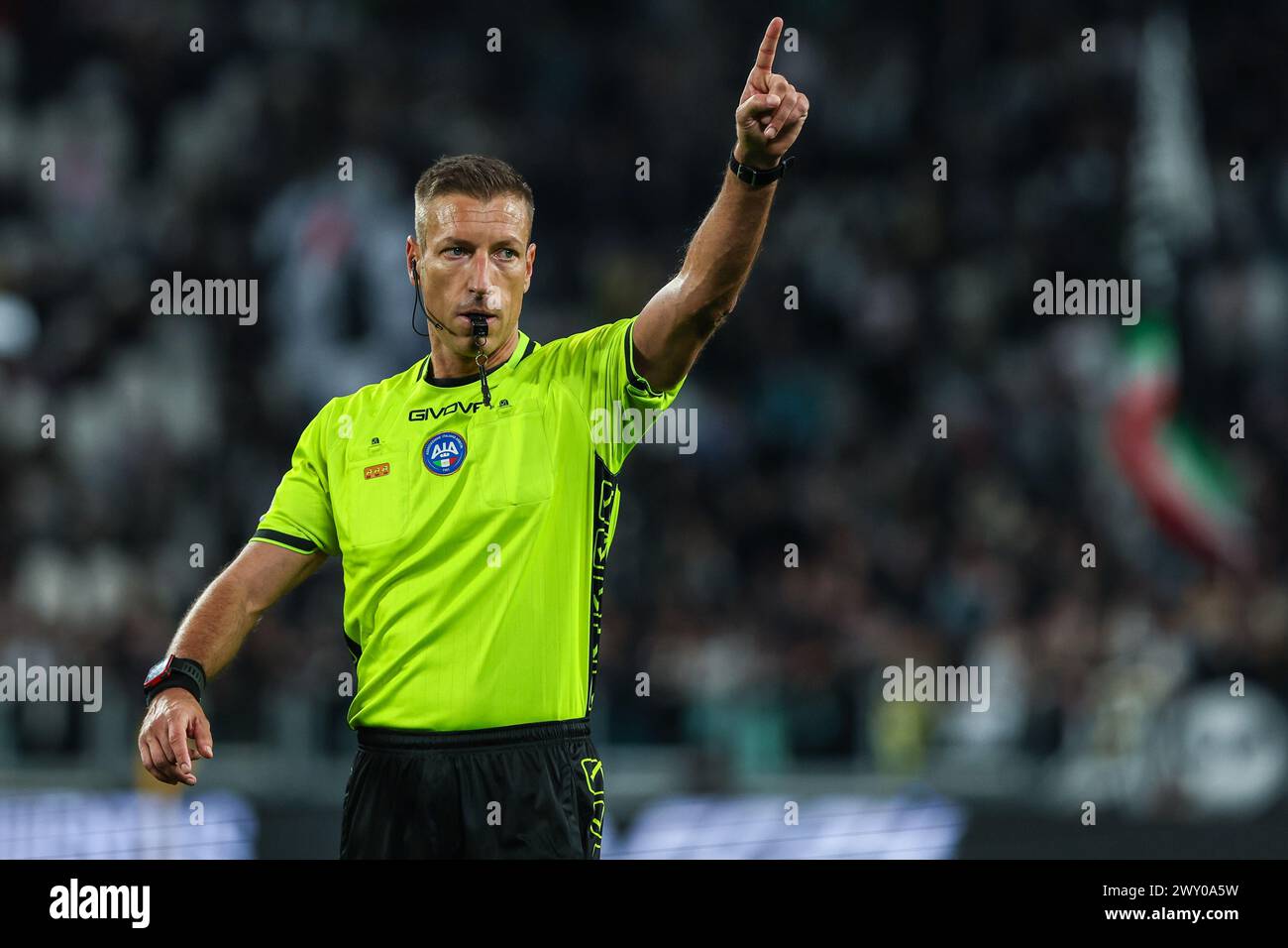 Schiedsrichter Davide Massa wurde 2023/24 im Halbfinale des 1. Leg Football-Spiels zwischen Juventus FC und SS Lazio im Allianz Stadium in Aktion gesehen. ENDNOTE : Juventus 2 | 0 Lazio (Foto: Fabrizio Carabelli / SOPA Images/SIPA USA) Stockfoto
