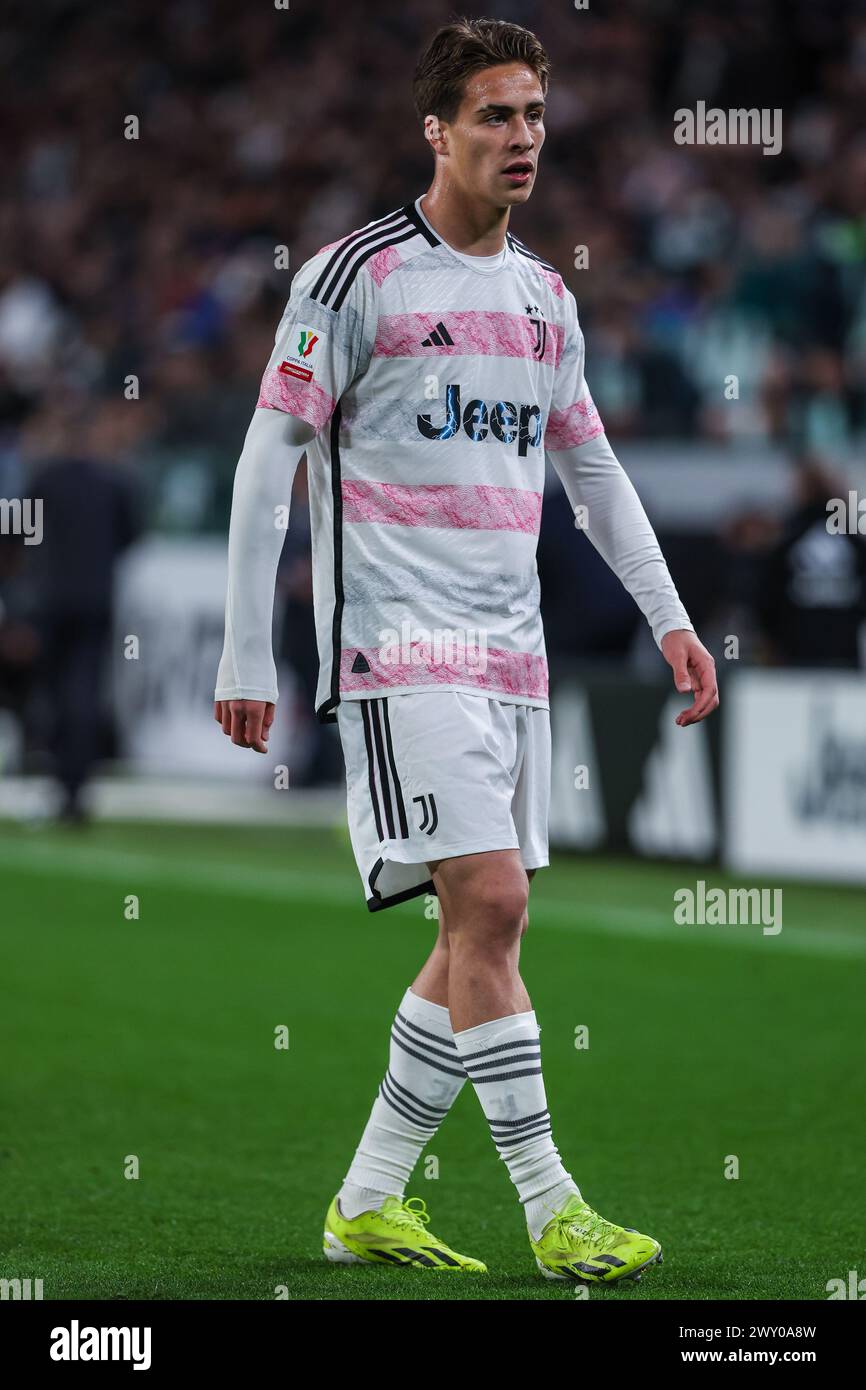 Turin, Italien. April 2024. Kenan Yildiz von Juventus FC wurde 2023/24 im Halbfinale des 1. Leg Football-Spiels zwischen Juventus FC und SS Lazio im Allianz Stadium in Aktion gesehen. ENDNOTE : Juventus 2 | 0 Lazio (Foto: Fabrizio Carabelli/SOPA Images/SIPA USA) Credit: SIPA USA/Alamy Live News Stockfoto