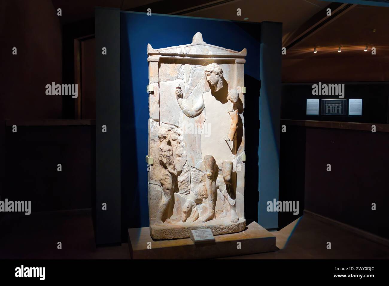 Das Museum der königlichen Gräber von Aigai (Vergina), Griechenland, dreht sich um die königlichen Gräber, die vom antiken Königreich Mazedonien in Aigai errichtet wurden. Stockfoto