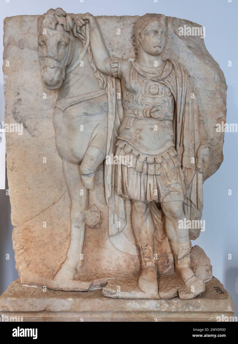 Römischer Kaiser mit Pferd, römische Sebasteion Reliefskulptur im Museum, Aphrodisias, Geyre, Provinz Aydin, Türkei Stockfoto